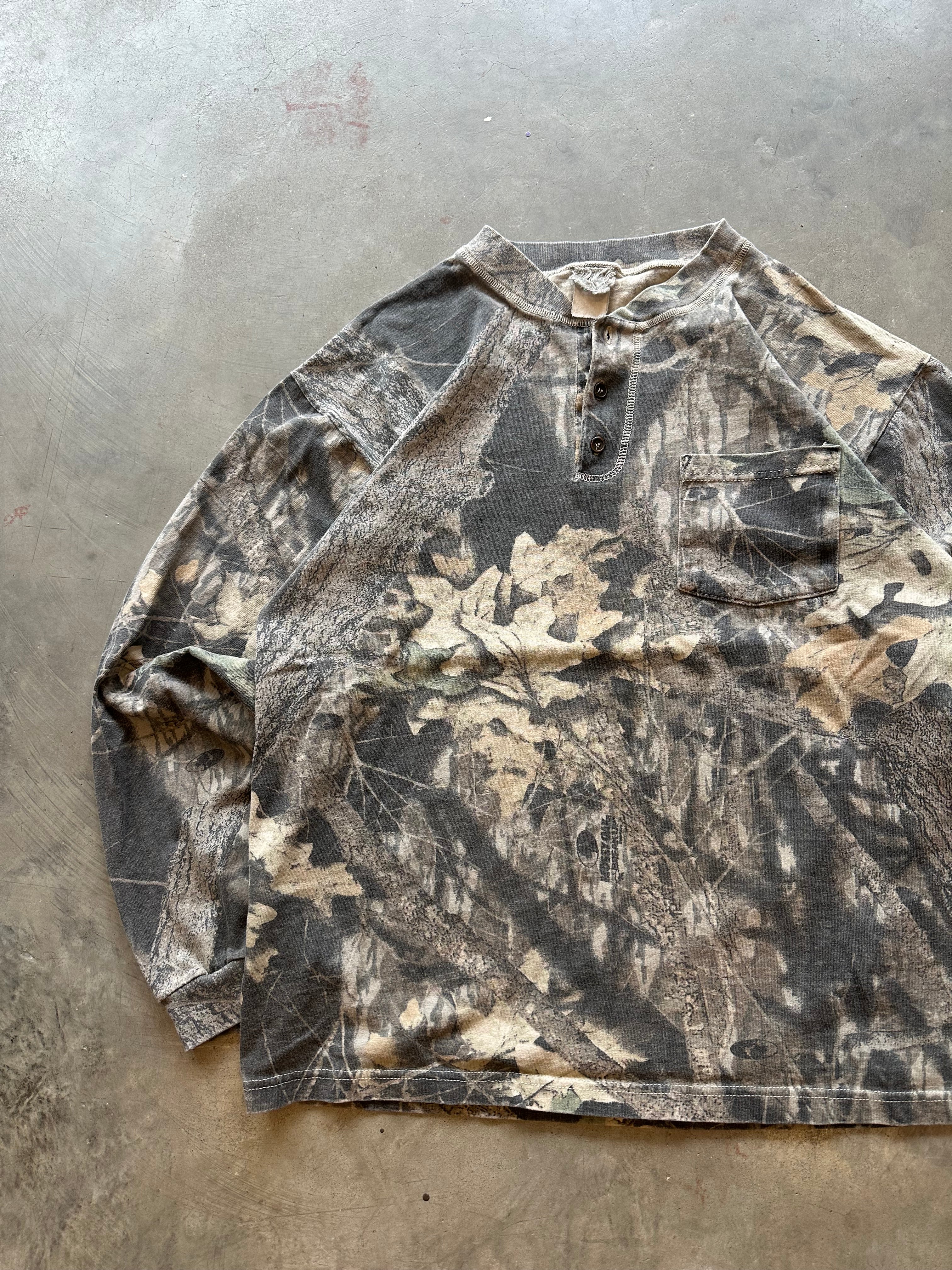 1990s Faded Mossy Oak Break Up Henley T-Shirt (L)