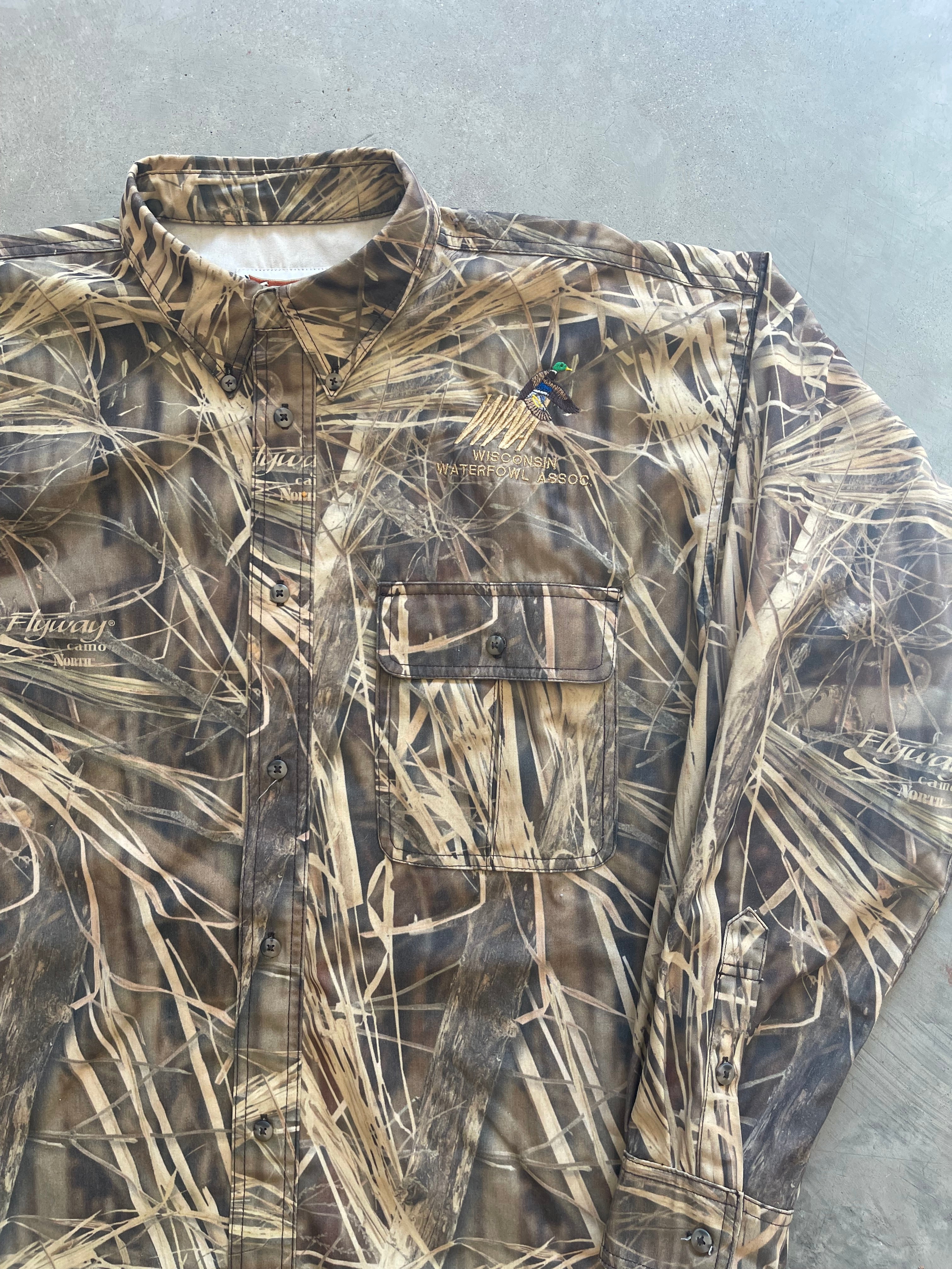 Vintage Wisconsin Waterfowl Association Camo Button Up Shirt (L)