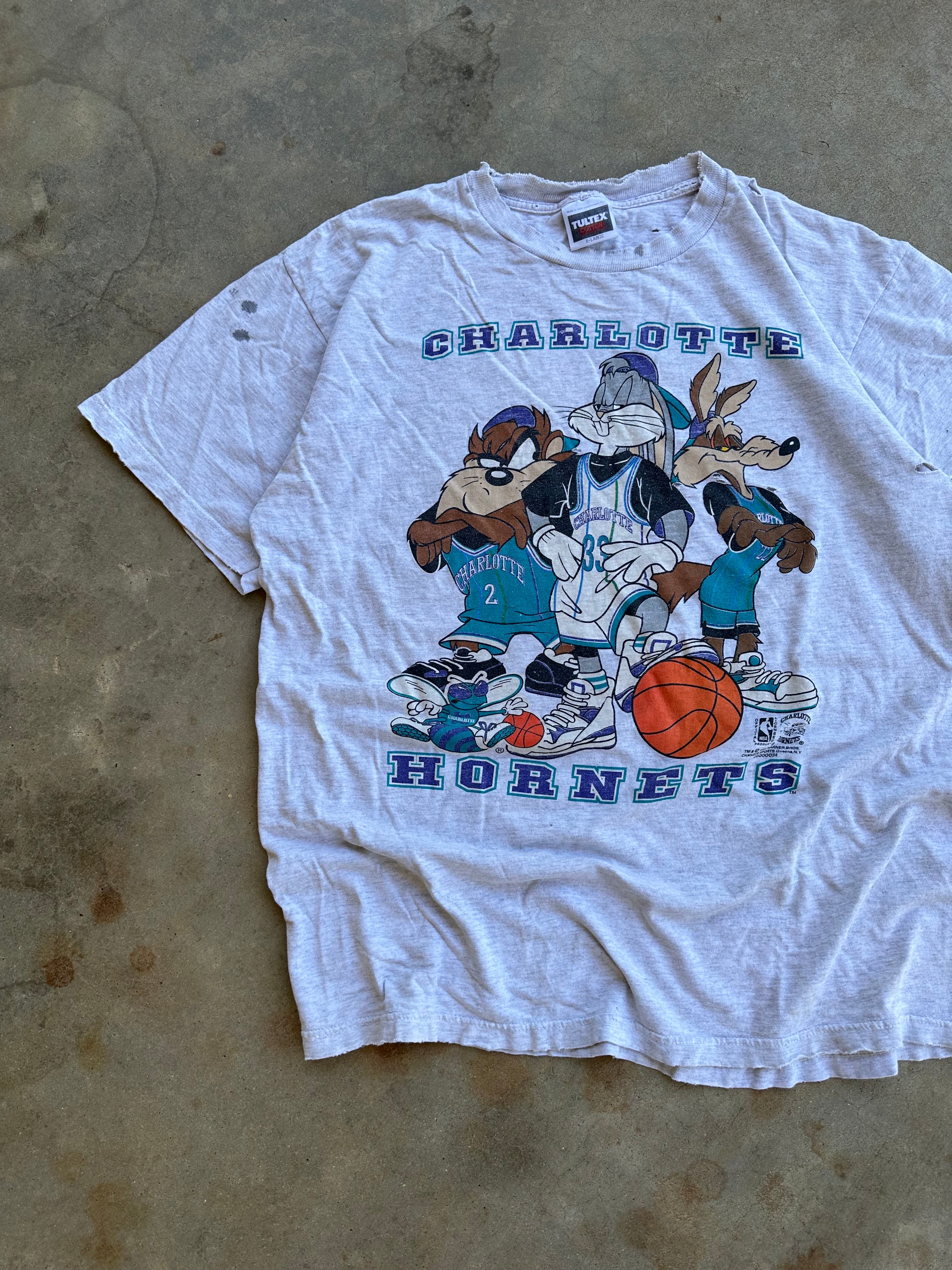 1990s Thrashed Charolette Hornets T-Shirt (XL)