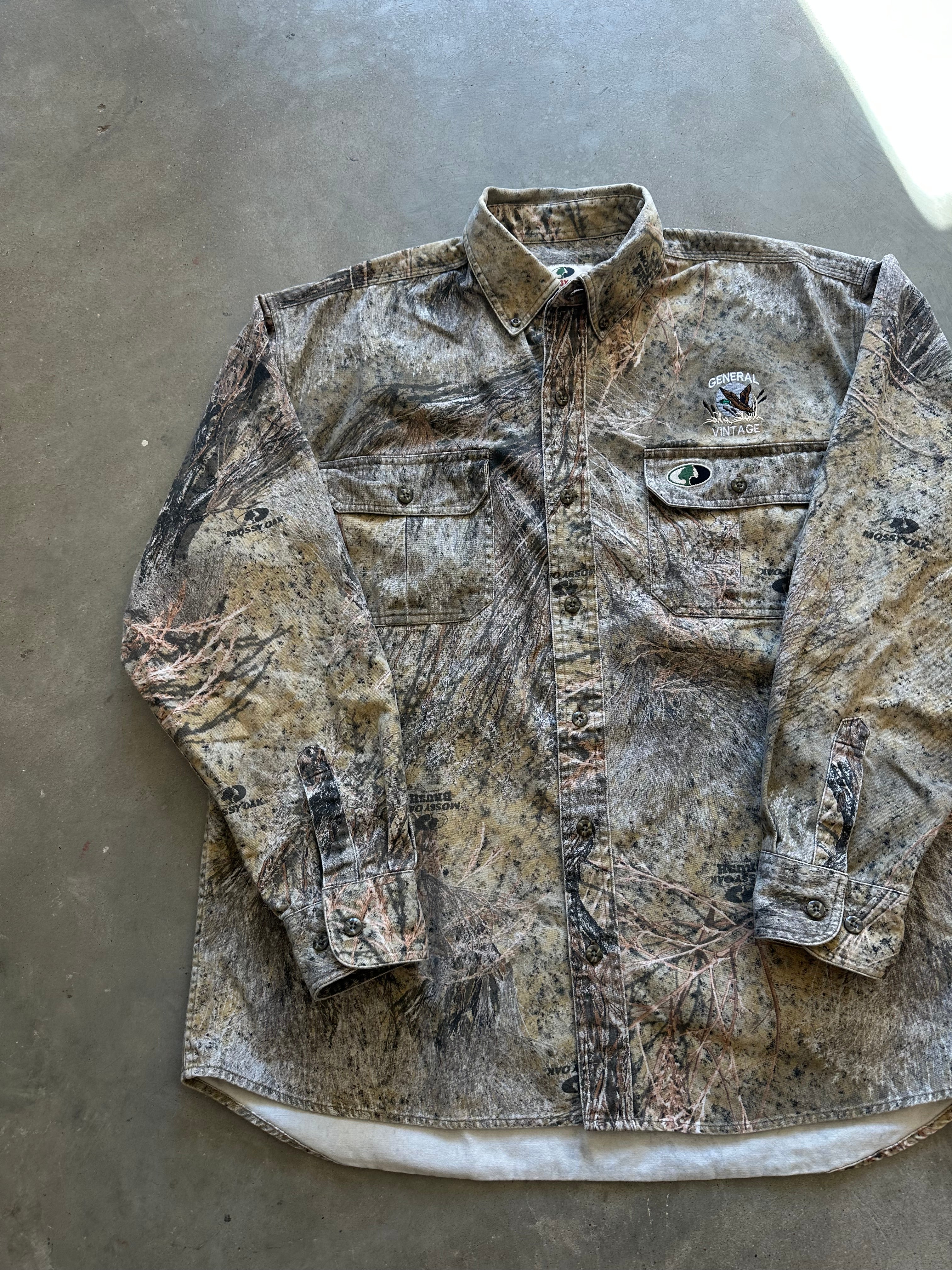 General Vintage Duck Logo Camo Button Up Shirt (L)