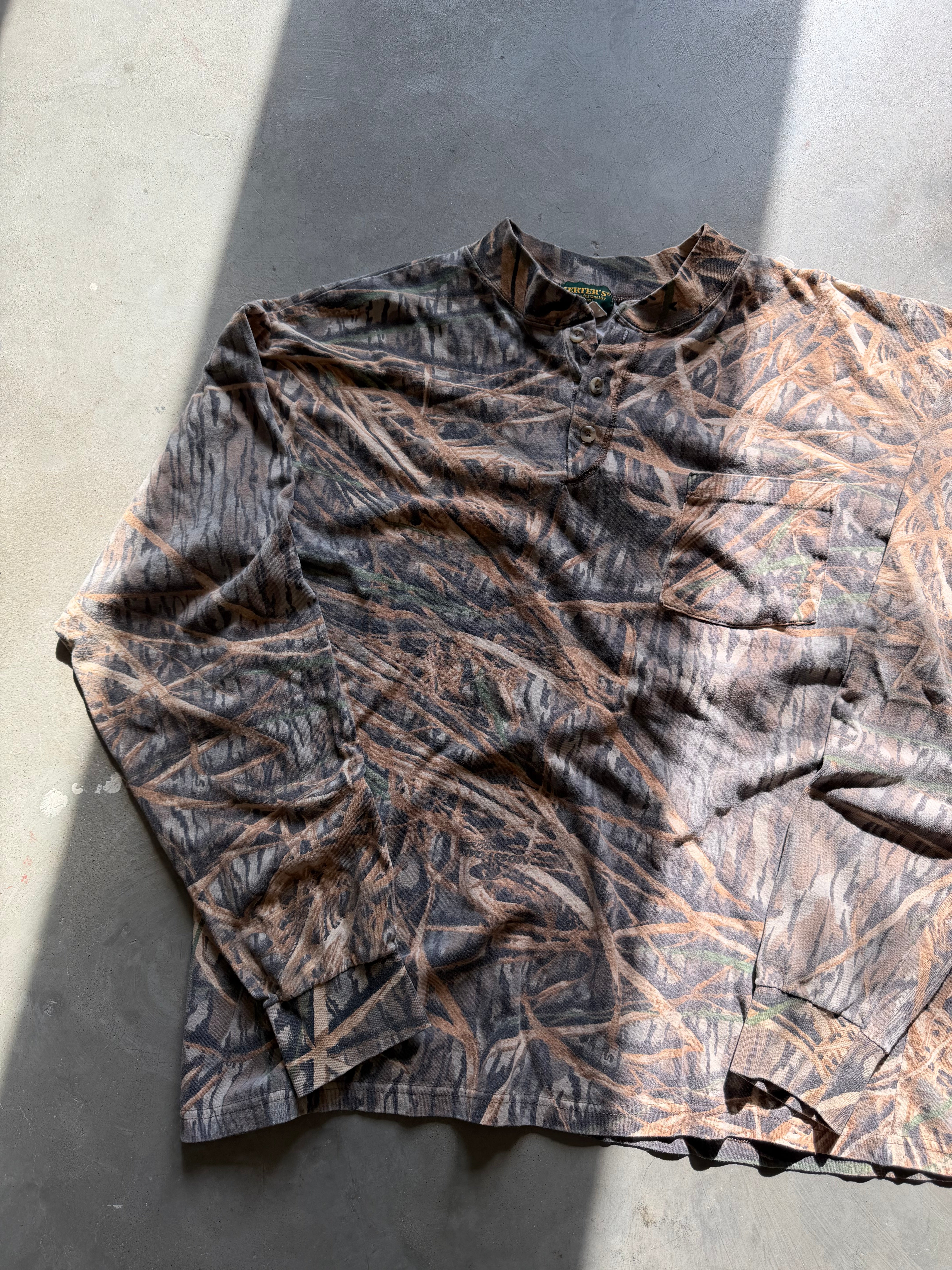 Vintage Mossy Oak Shadow Grass Camo Henley Shirt (XL)