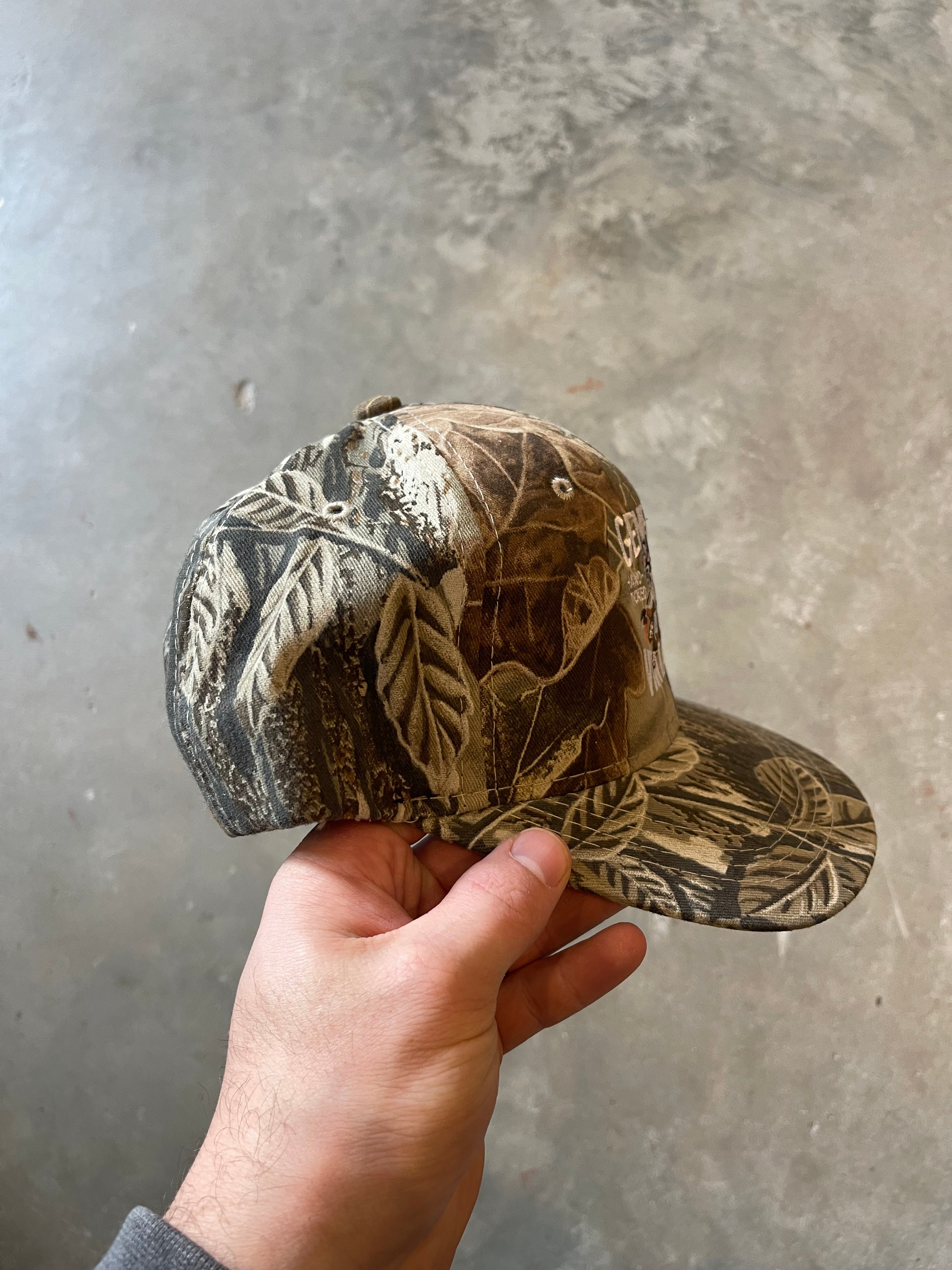 General Vintage Duck Dog Logo Camo Hat