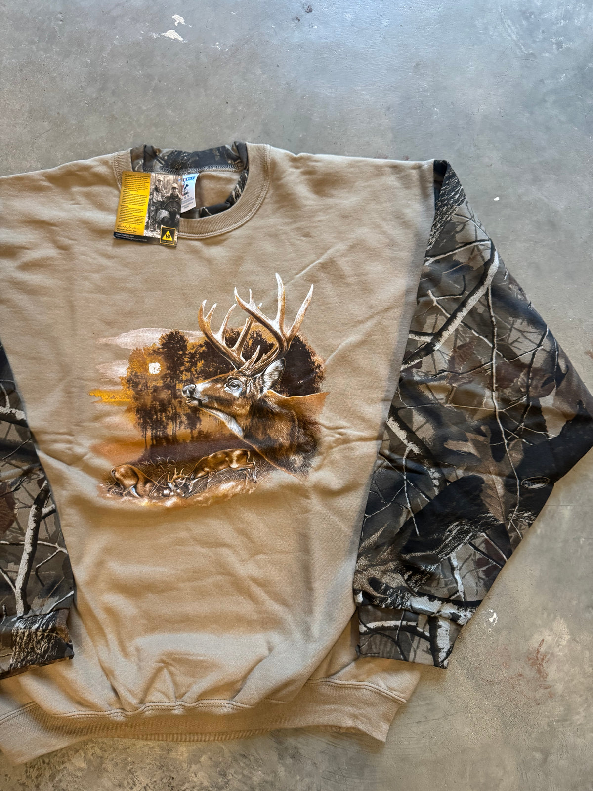Vintage Realtree Camo Deer Crewneck (XL)