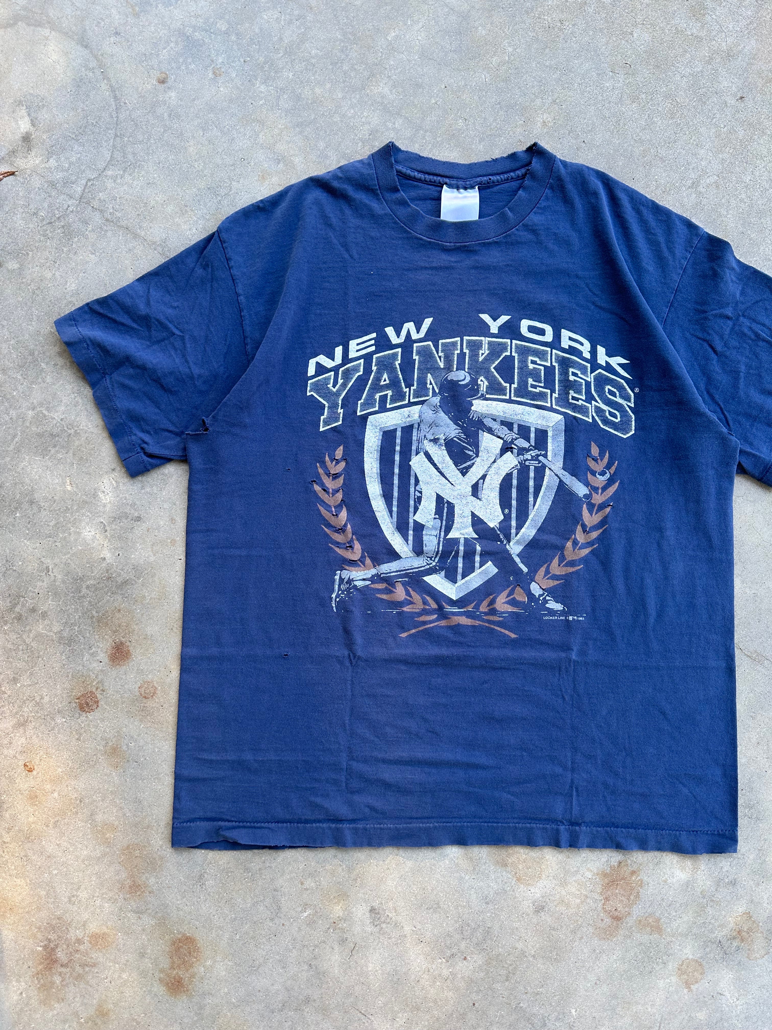 1990s Distressed New York Yankees T-Shirt (L/XL)