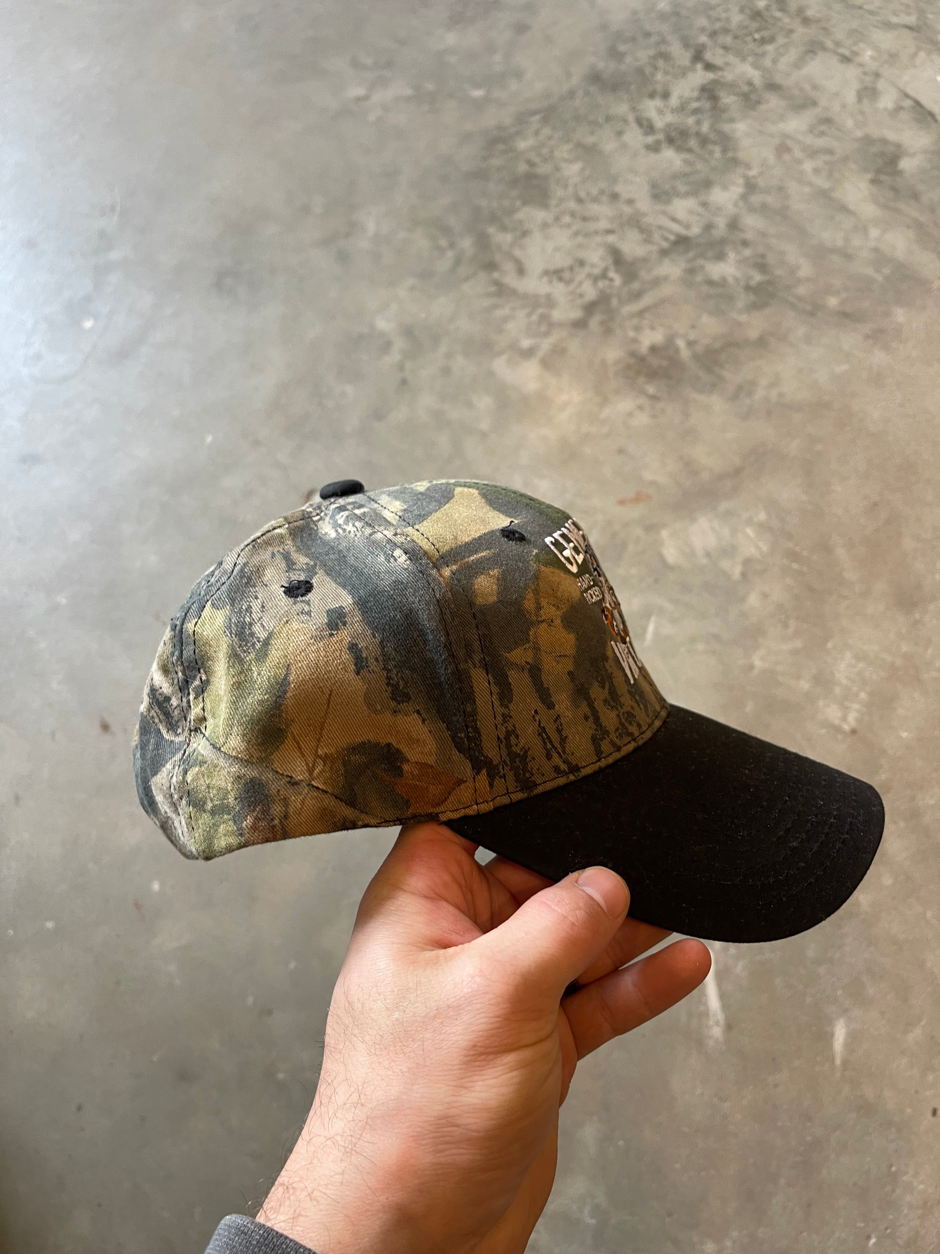 General Vintage Duck Dog Logo Camo Hat