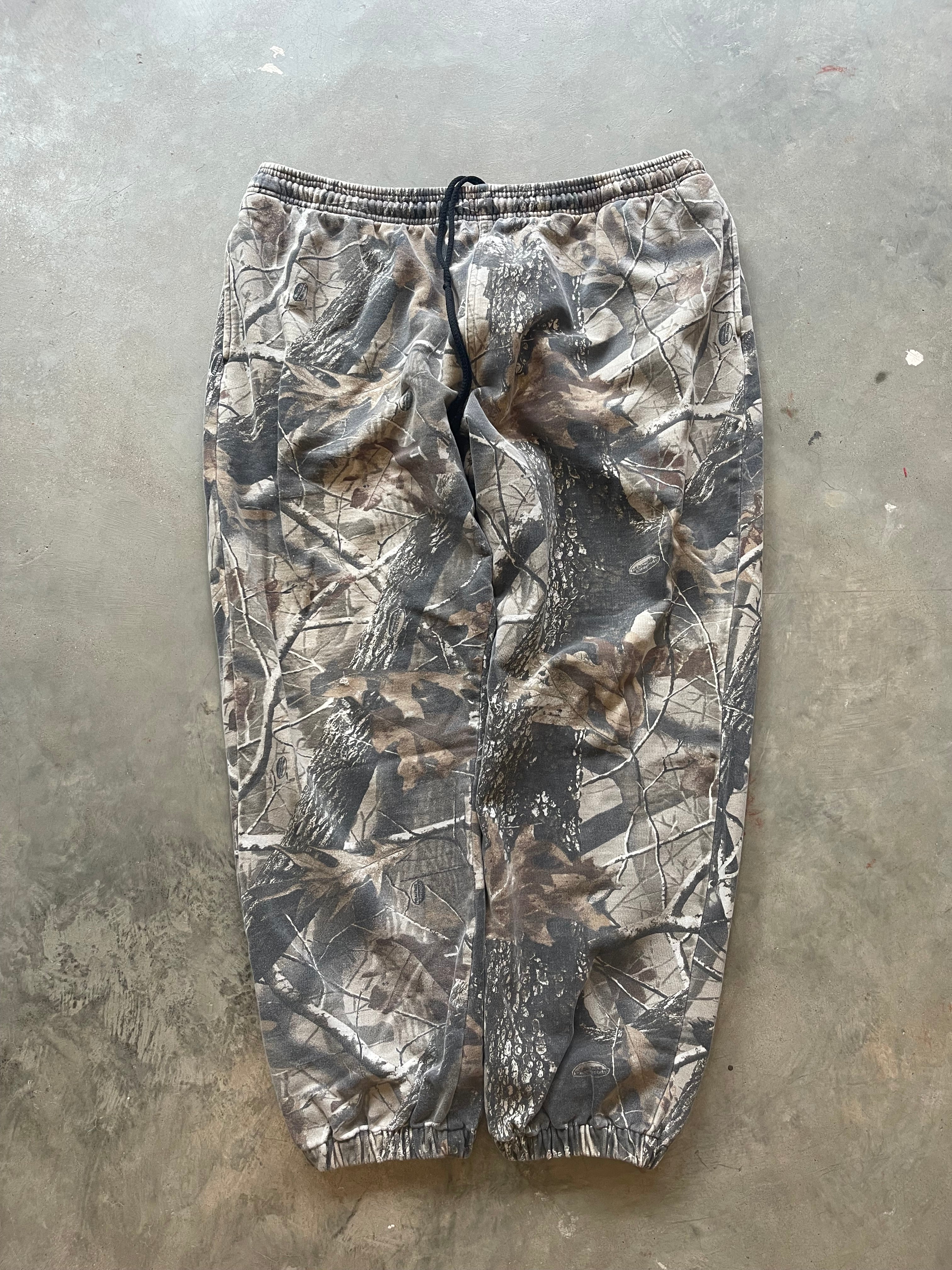 Vintage Realtree Camo Sweatpants (XL)