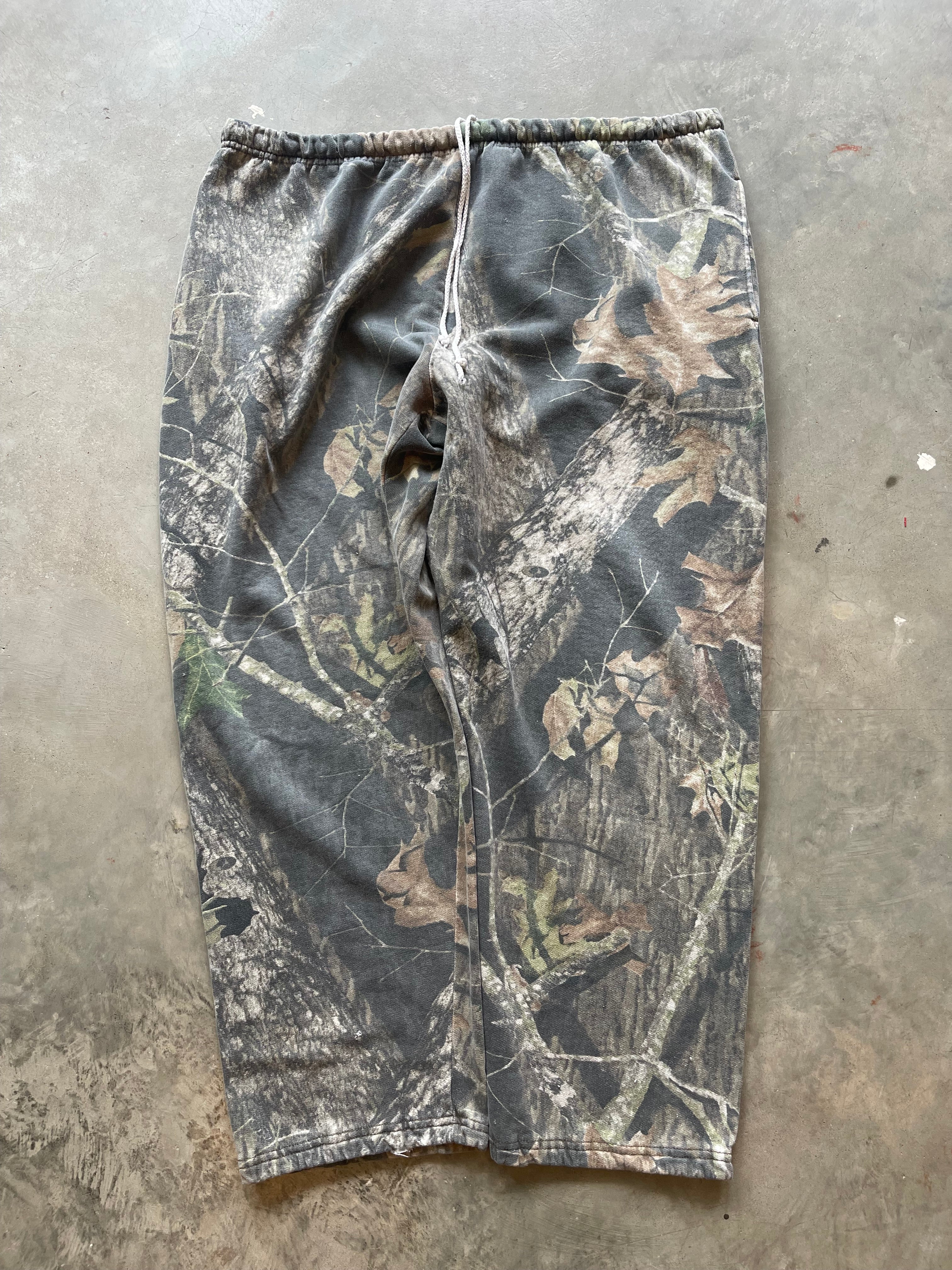 Vintage Mossy Oak Camo Sweatpants (XL)