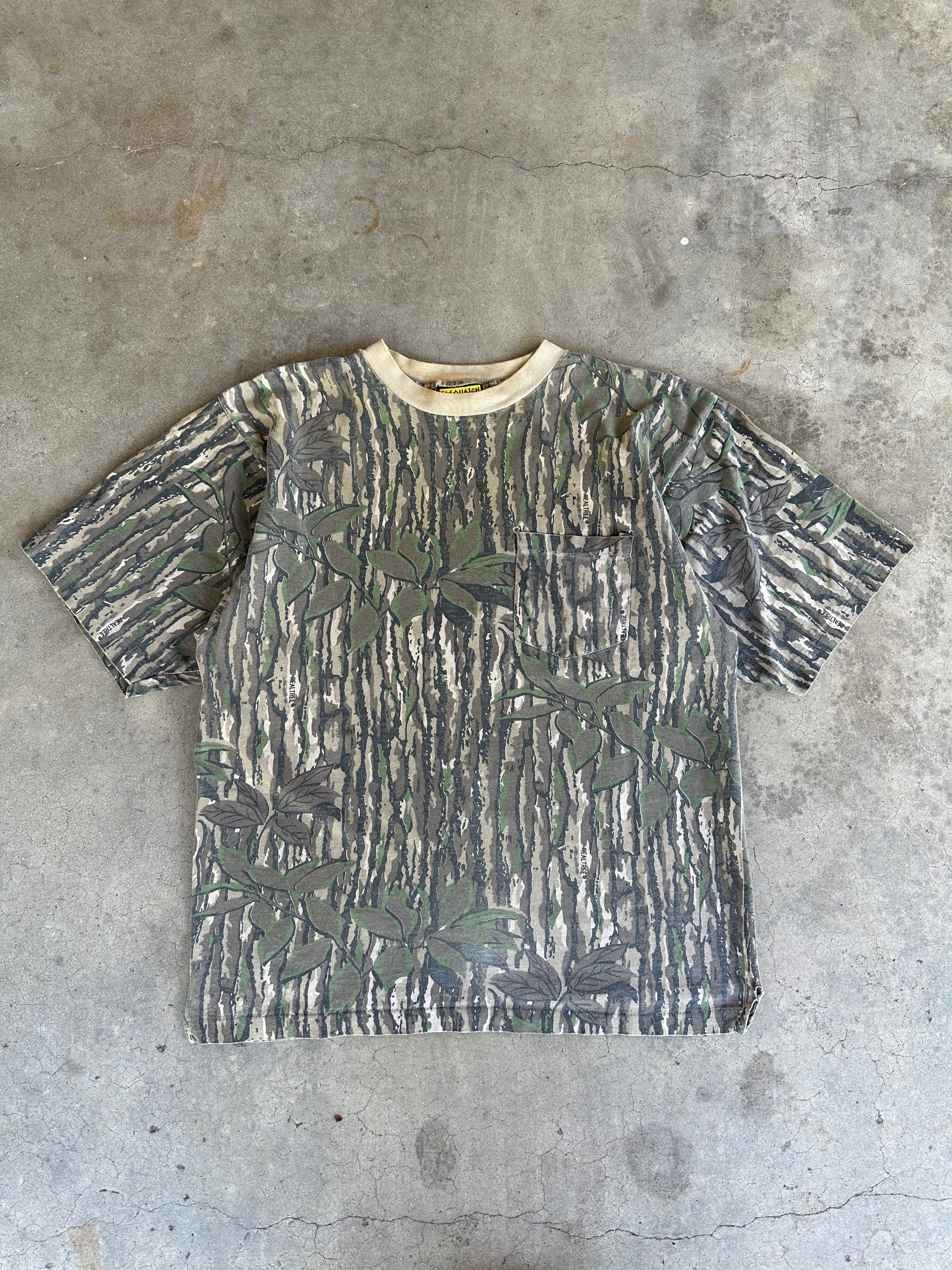 1990s Distressed Realtree Pocket T-Shirt (L/XL)