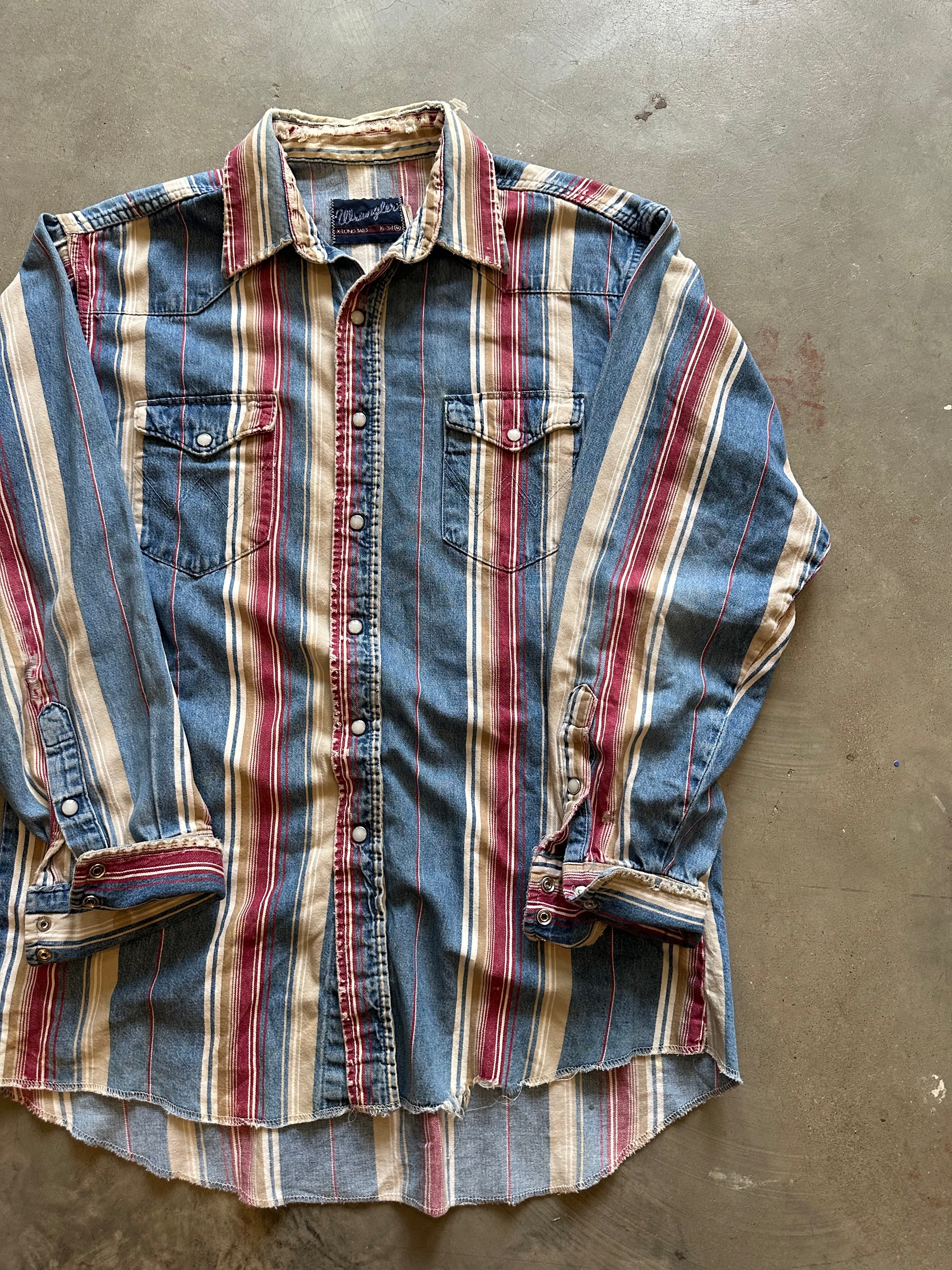 1990’s Distressed Wrangler Pearl Snap Shirt (L)