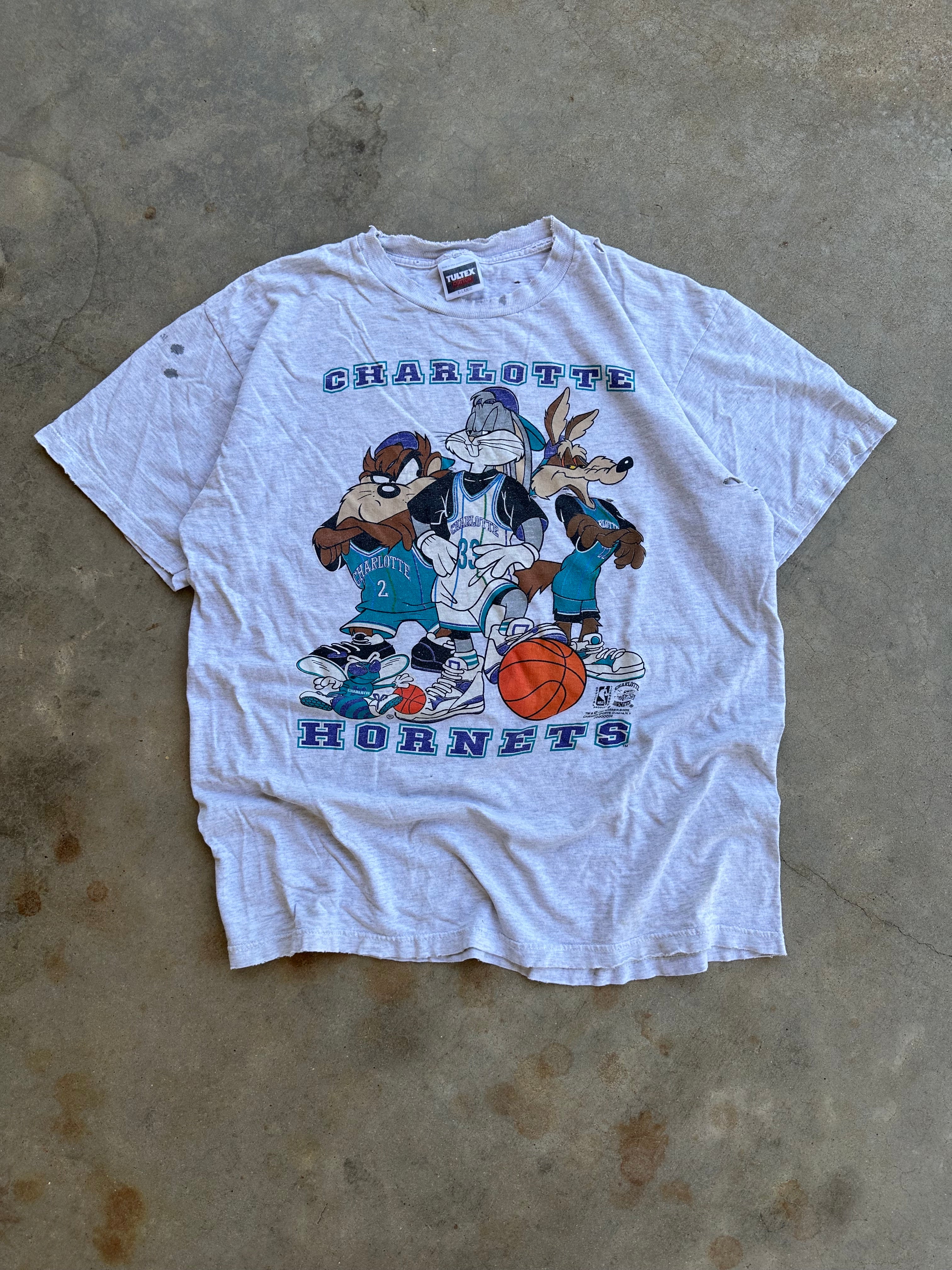 1990s Thrashed Charolette Hornets T-Shirt (XL)