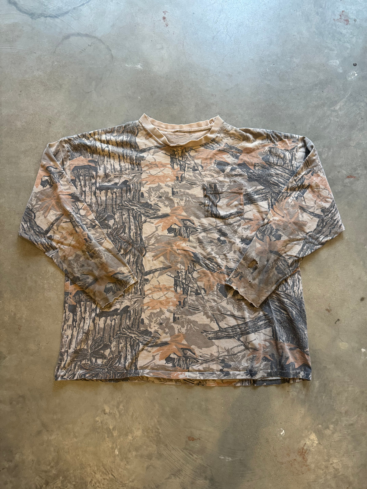 Vintage Thrashed Realtree Camo Shirt (3XL)