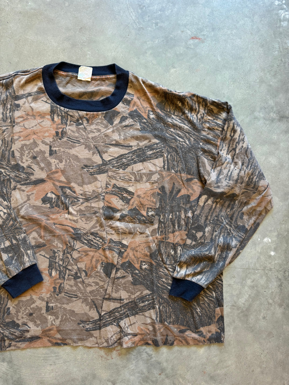 Vintage Realtree Camo Shirt (2XL)