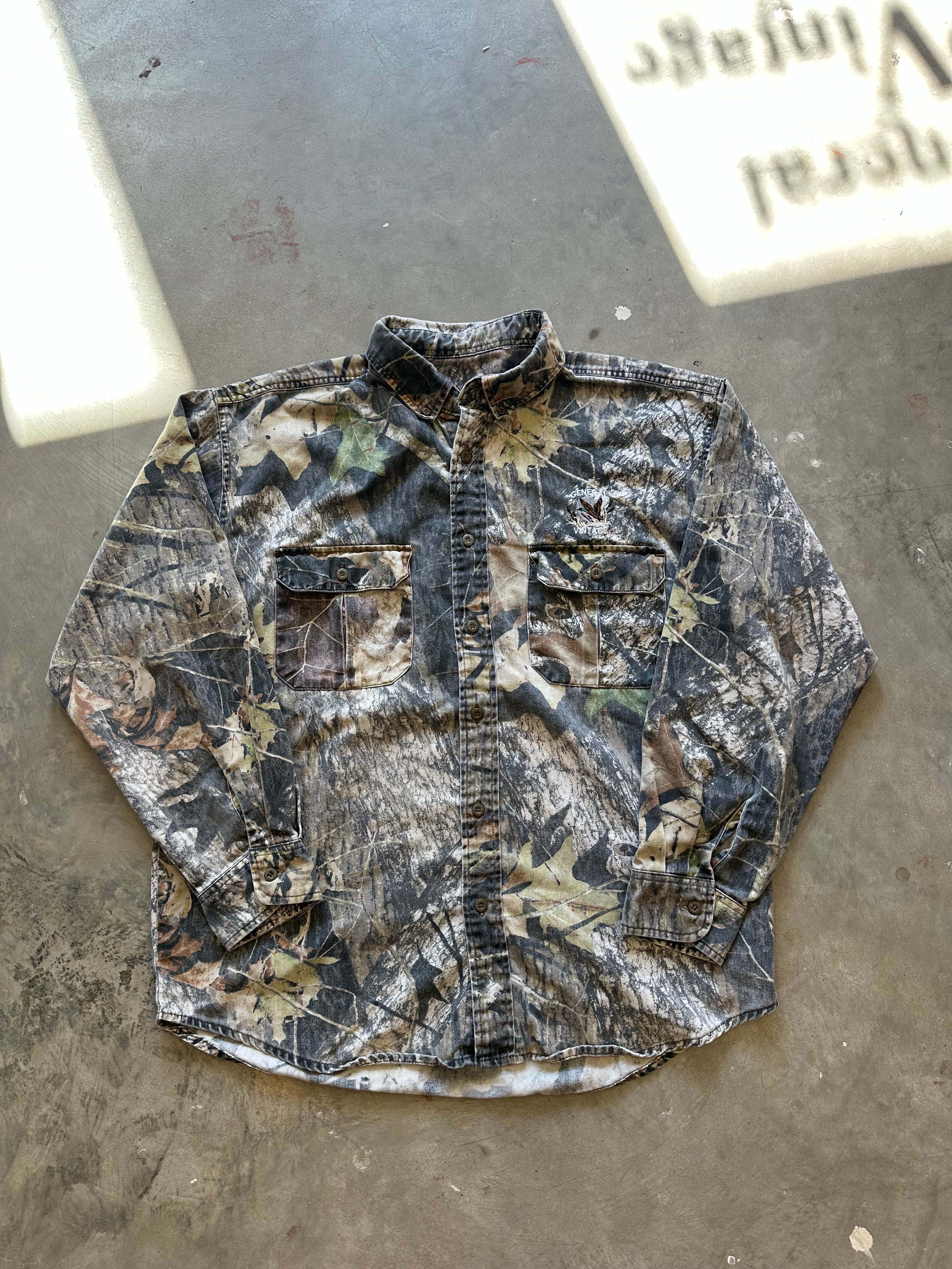 General Vintage Duck Logo Camo Button Up Shirt (XL)