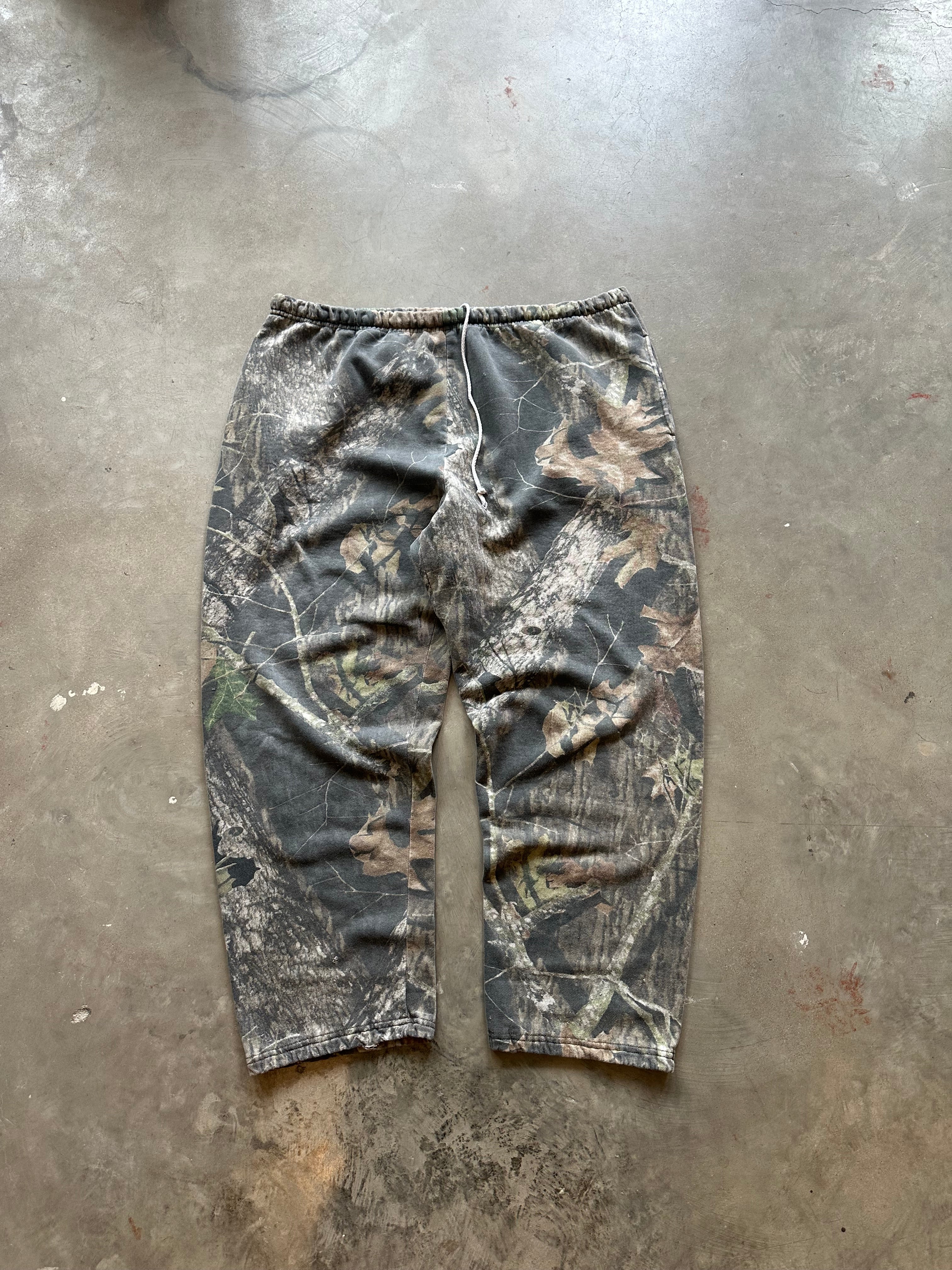 Vintage Mossy Oak Camo Sweatpants (XL)