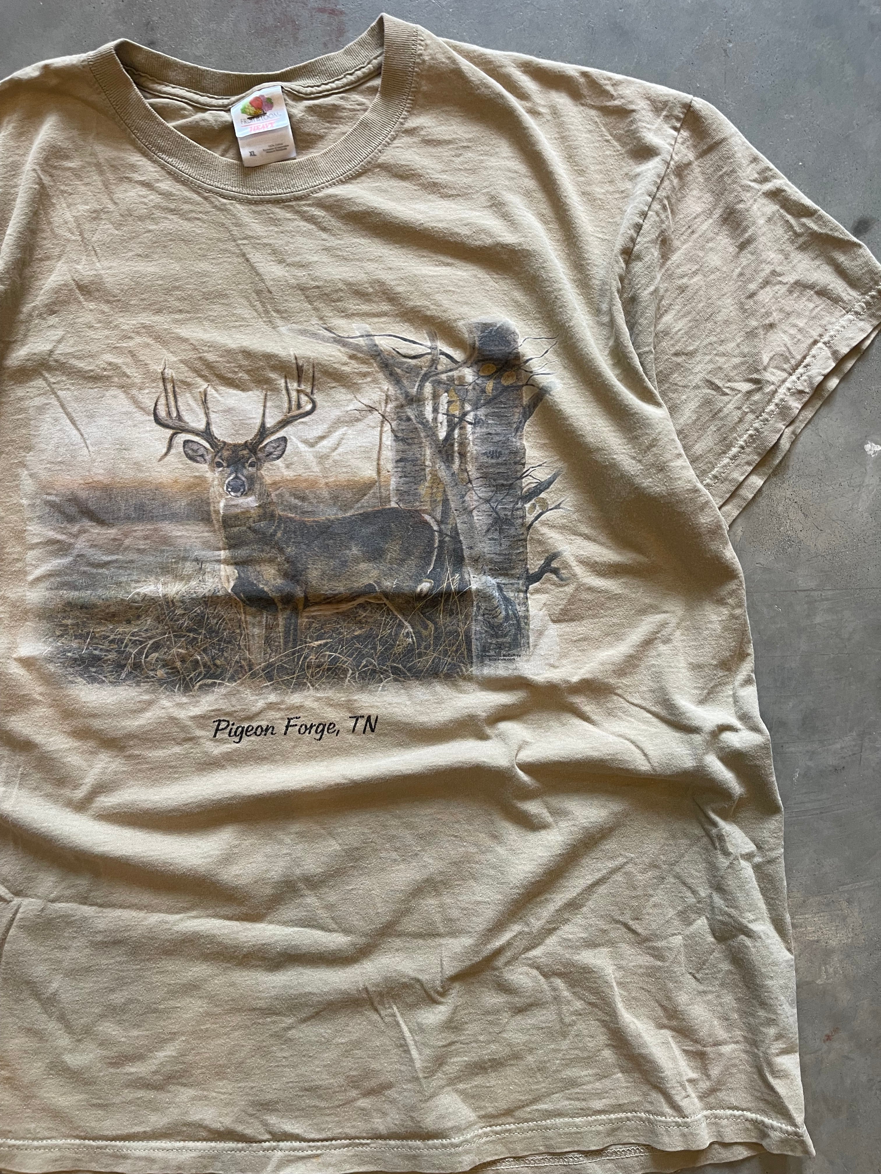 Y2K Pigeon Forge, TN Whitetail Deer T-Shirt (XL)