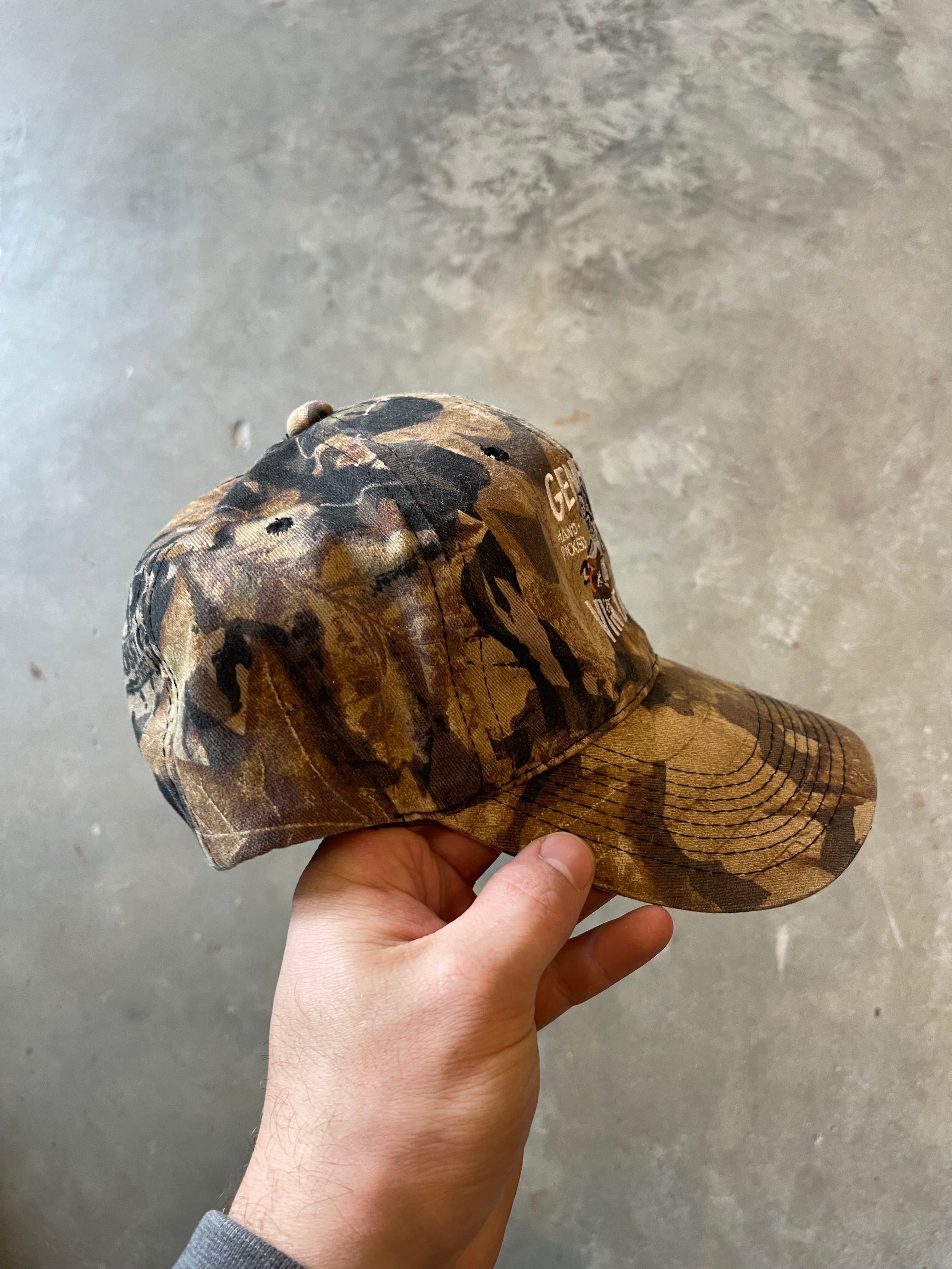 General Vintage Duck Dog Logo Camo Hat