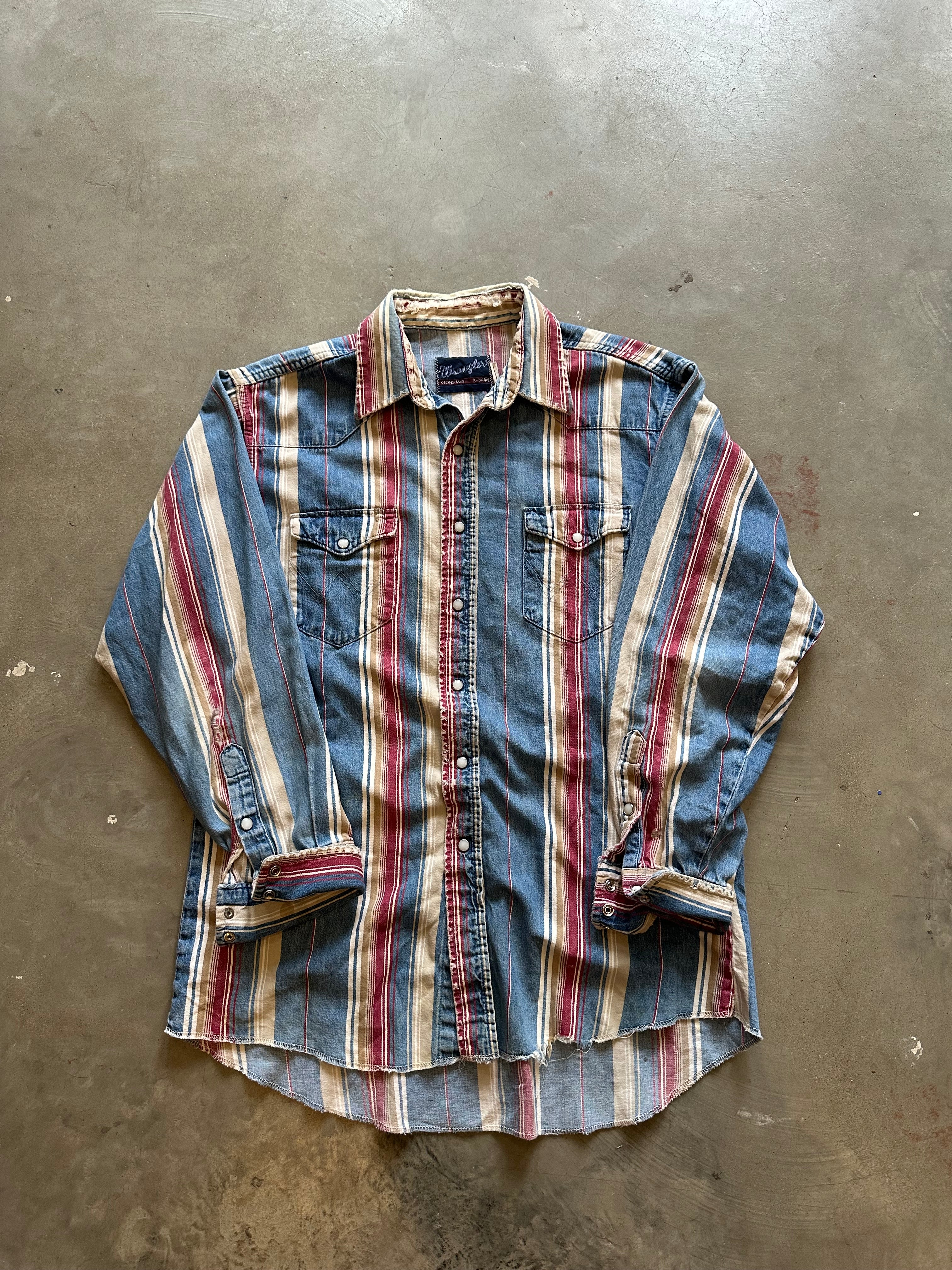 1990’s Distressed Wrangler Pearl Snap Shirt (L)