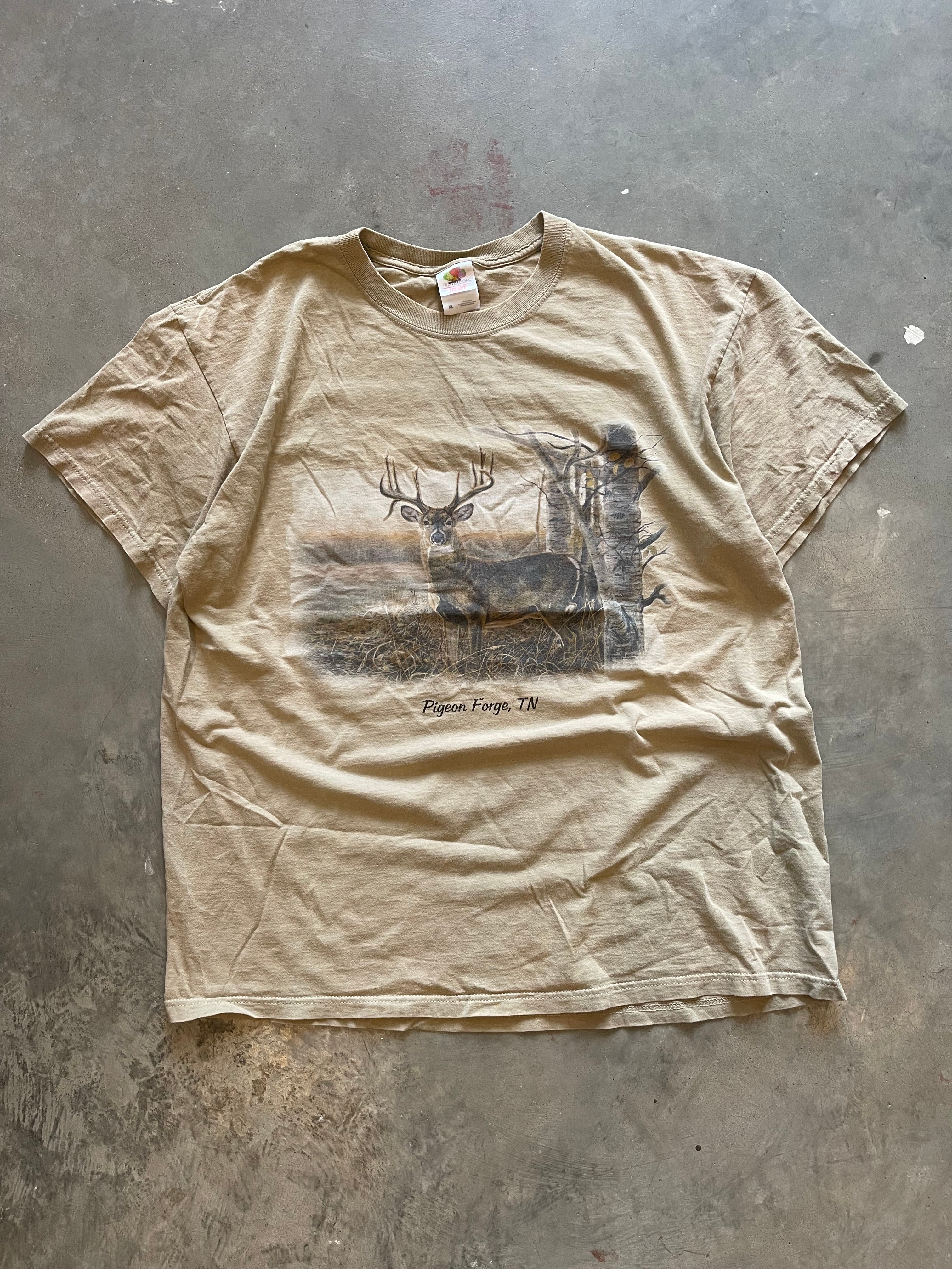 Y2K Pigeon Forge, TN Whitetail Deer T-Shirt (XL)
