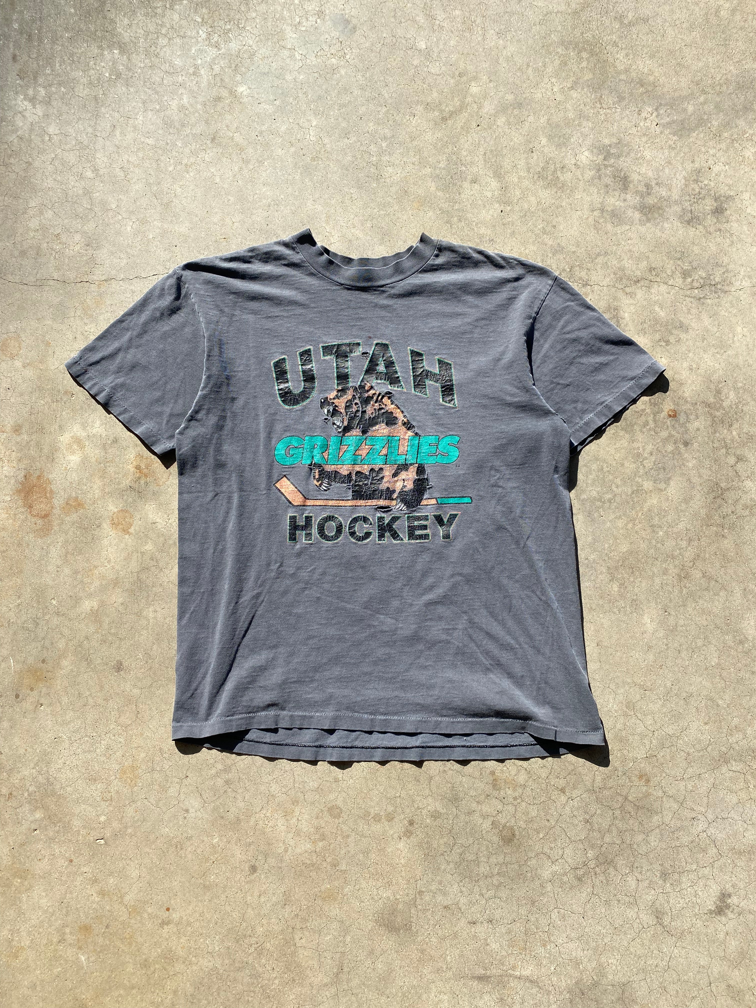 1990s Distressed Utah Grizzlies Hockey T-Shirt (M)