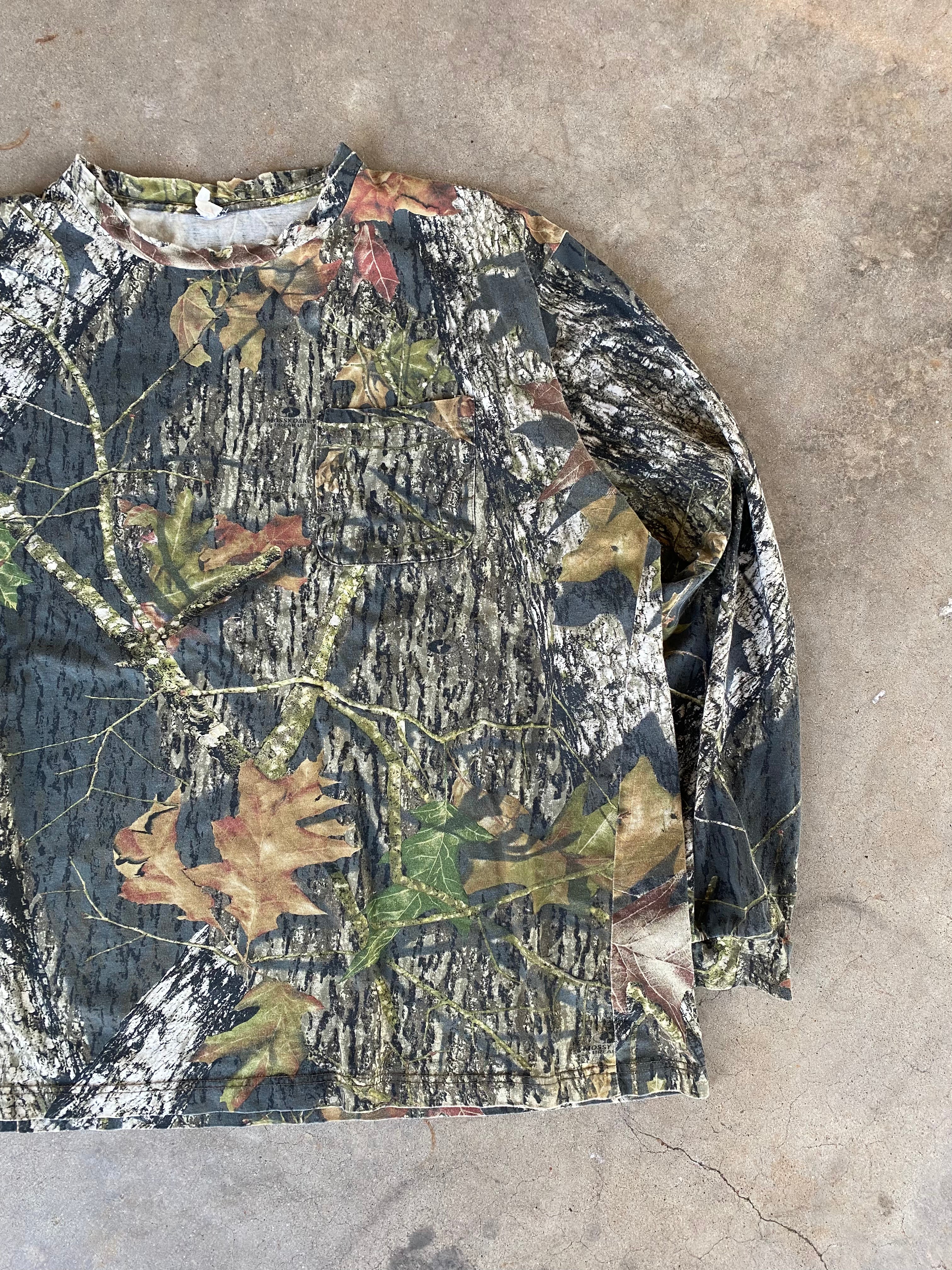 Vintage Distressed Mossy Oak Break Up Camo Longsleeve T-Shirt
